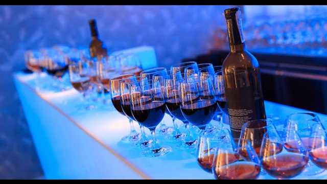Holiday Bartender Wanted - No Exp Needed