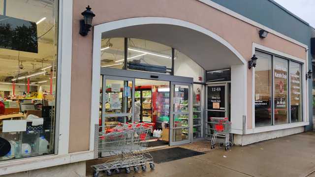 Kitchen cook, kitchen helper, cashier