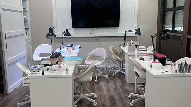Nail Artist